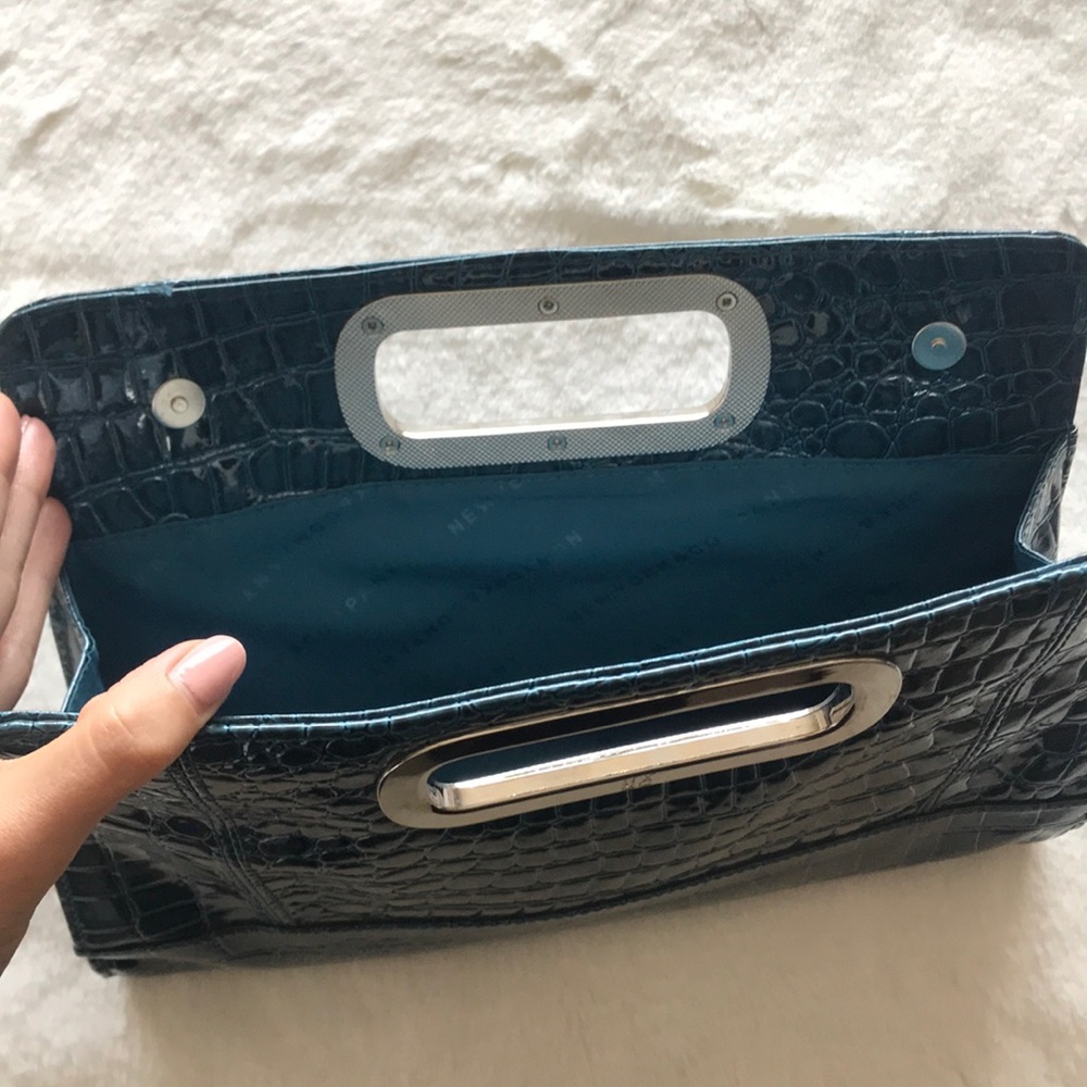 Turquoise clutch - Picture 3 of 3